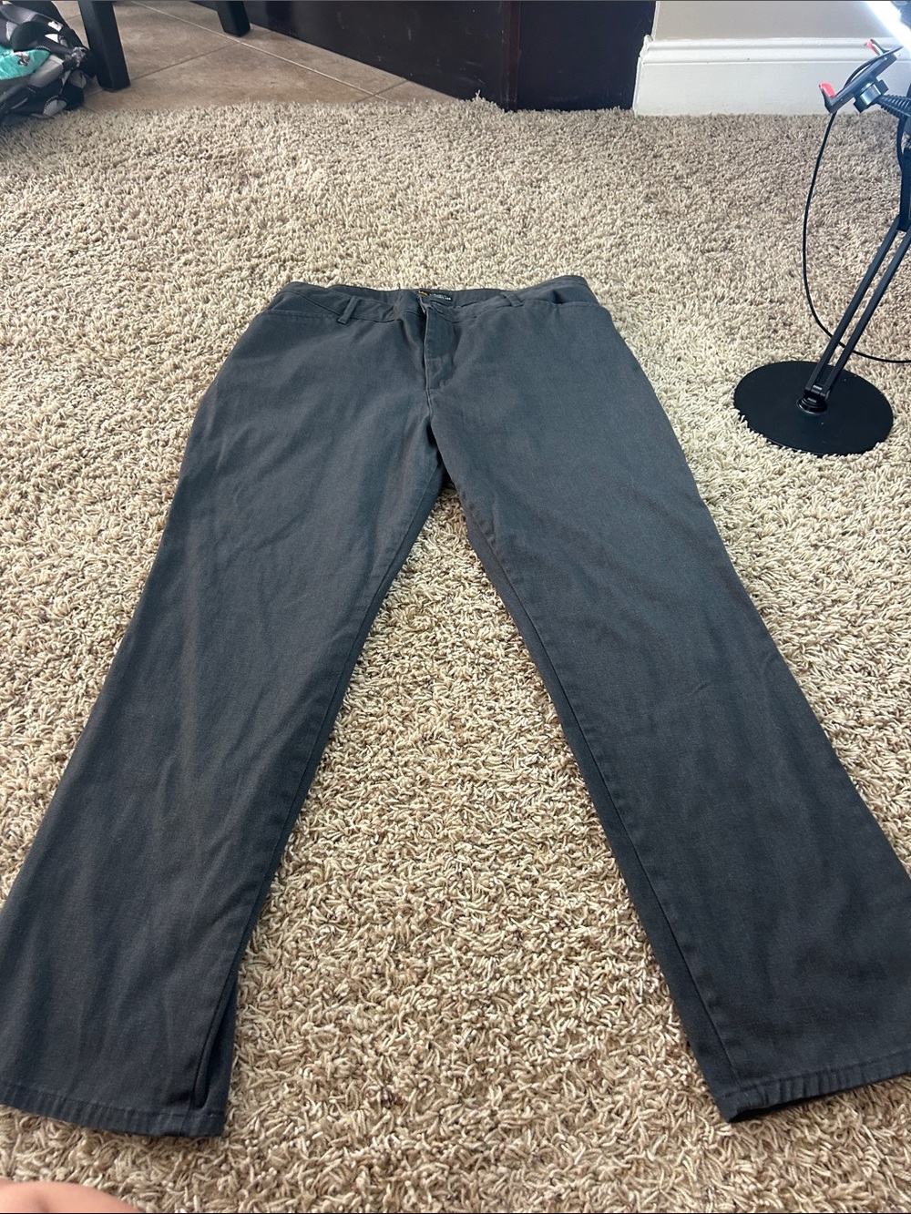 Lee women’s wrinkle free mid rise khaki pants short